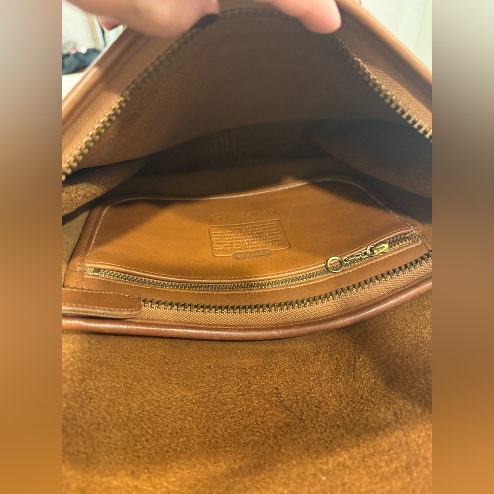 Vintage Coach 9951 Patricia Legacy British Tan Leather Messenger Shoulder Bag - Picture 14 of 15